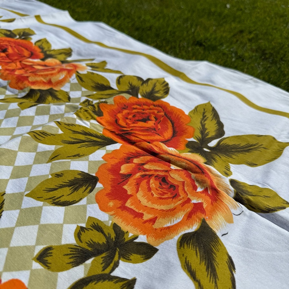 Floral Tablecloth with Orange Roses‎ - Picture 5 of 7
